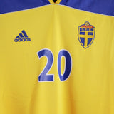 Sweden 2000-01 Larsson Home Kit  (L)