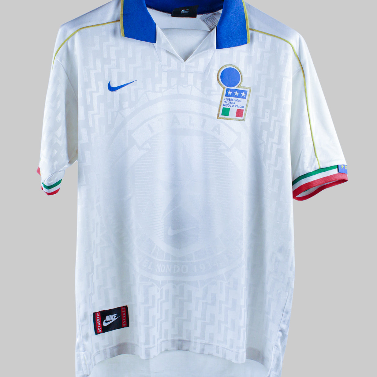 Italy 1995-96  Away Kit  (M)