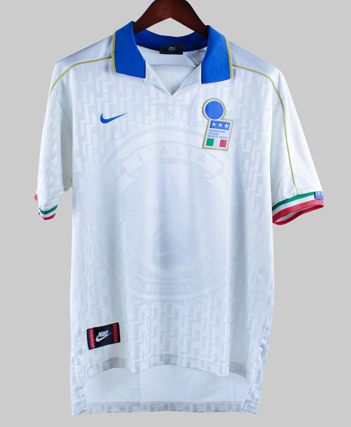 Italy 1995-96  Away Kit  (M)