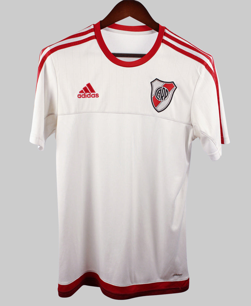 River Plate 2016-17 training shirt, size M.