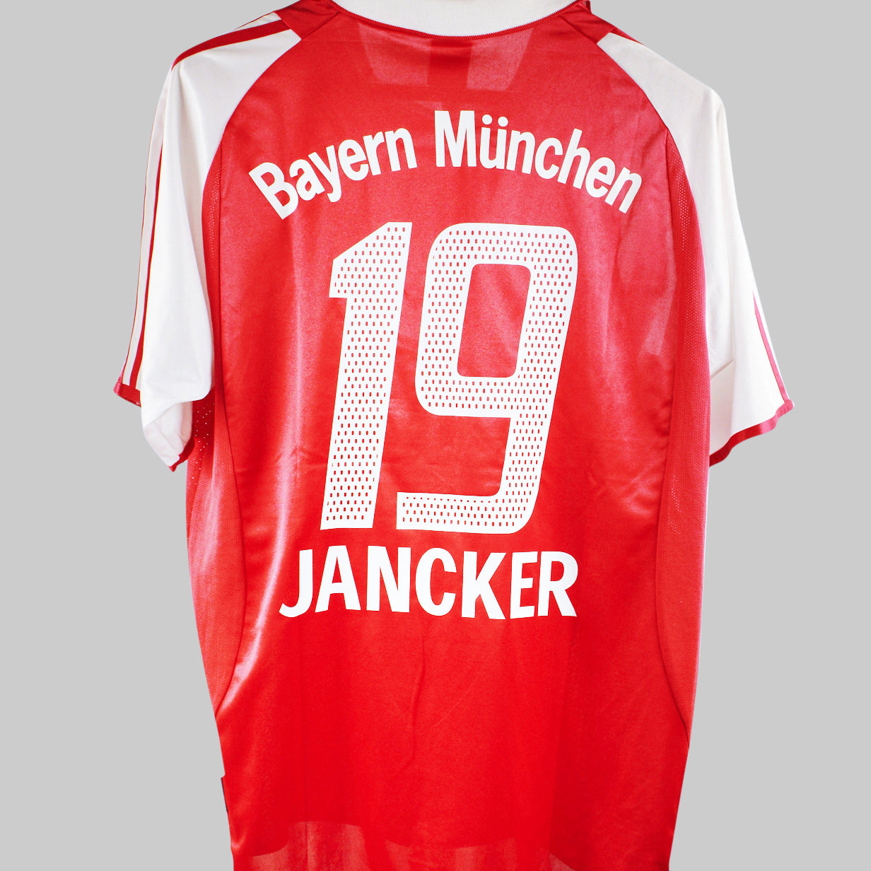 Bayern Munich 2004-05 Jancker Home Kit  (M)
