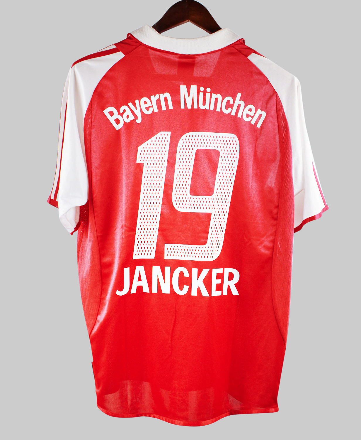 Bayern Munich 2004-05 Jancker Home Kit  (M)