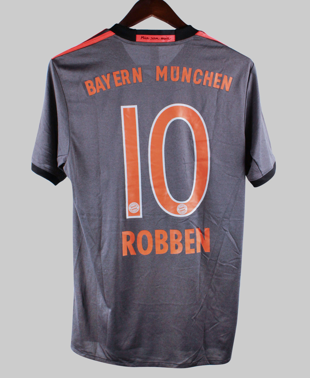 Bayern Munich 2016-17 Robben Away Kit  (M)