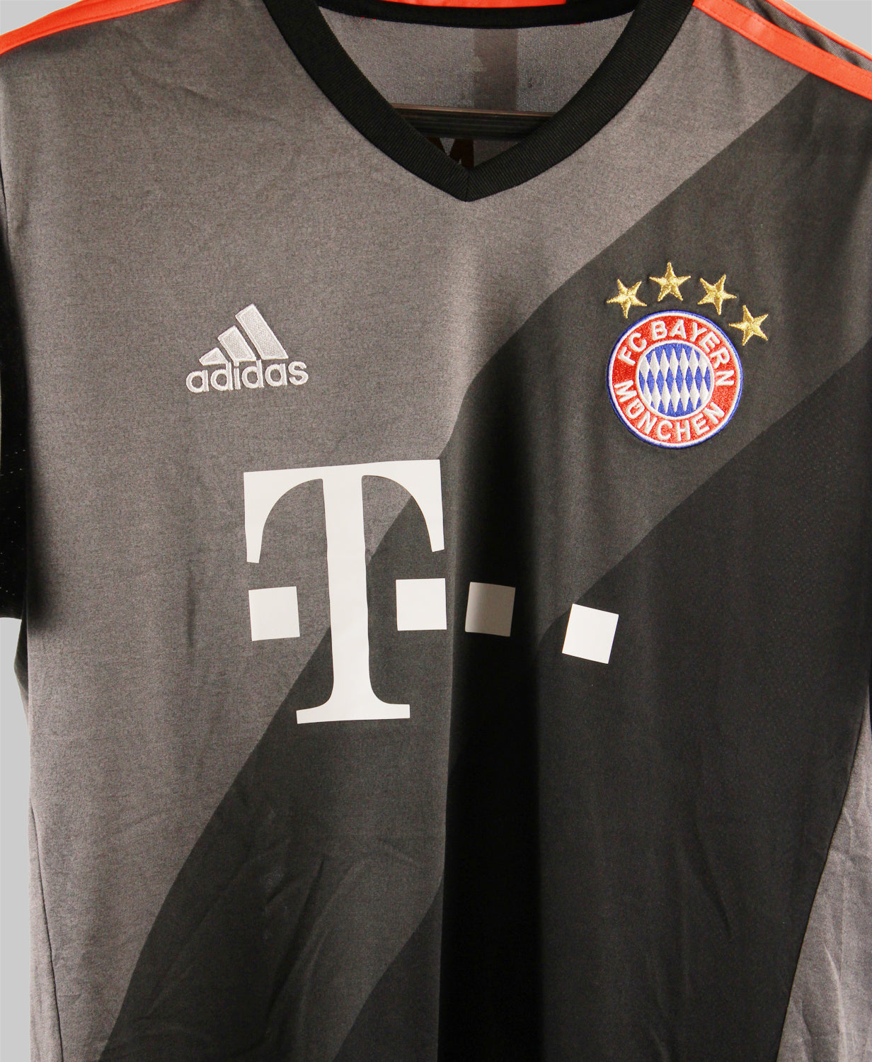 Bayern Munich 2016-17 Robben Away Kit  (M)