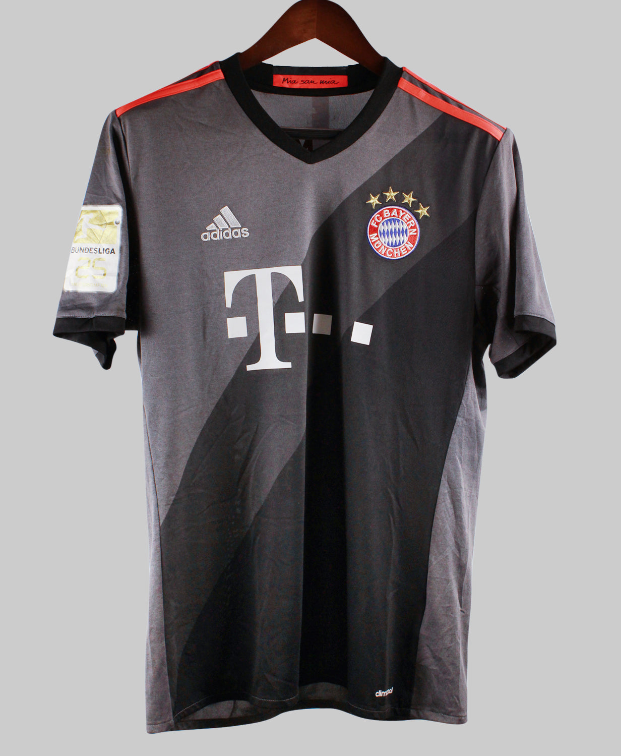 Bayern Munich 2016-17 Robben Away Kit  (M)