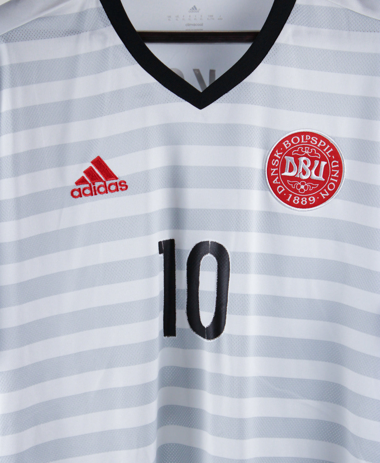 Denmark 2015-2016 Eriksen Away Kit (XL)