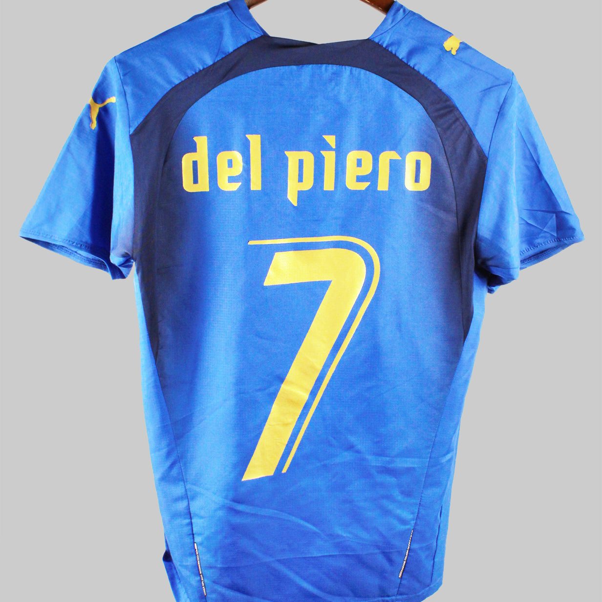 Italy 2003-2004 Totti Away Kit (M)