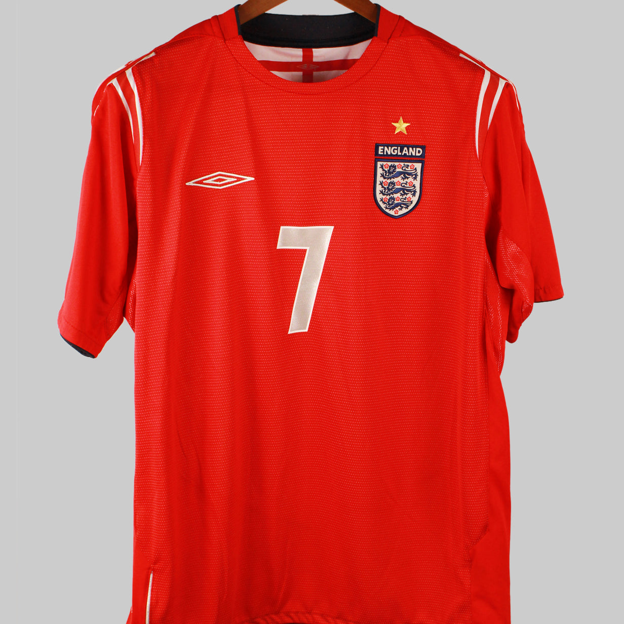 England 2004-05 Beckham Short Sleeve Away Kit (L)