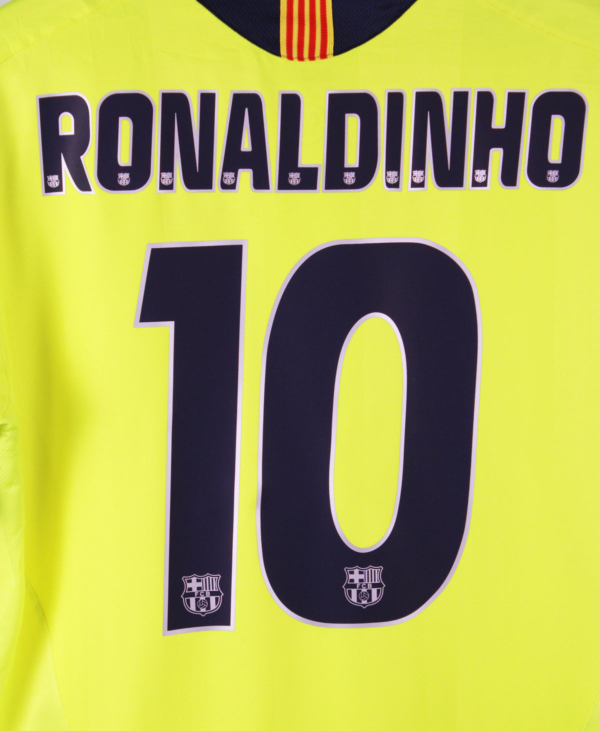 Barcelona 2005-06 Ronaldinho Short Sleeve Away Kit (L)