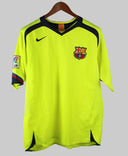 Barcelona 2005-06 Ronaldinho Short Sleeve Away Kit (L)
