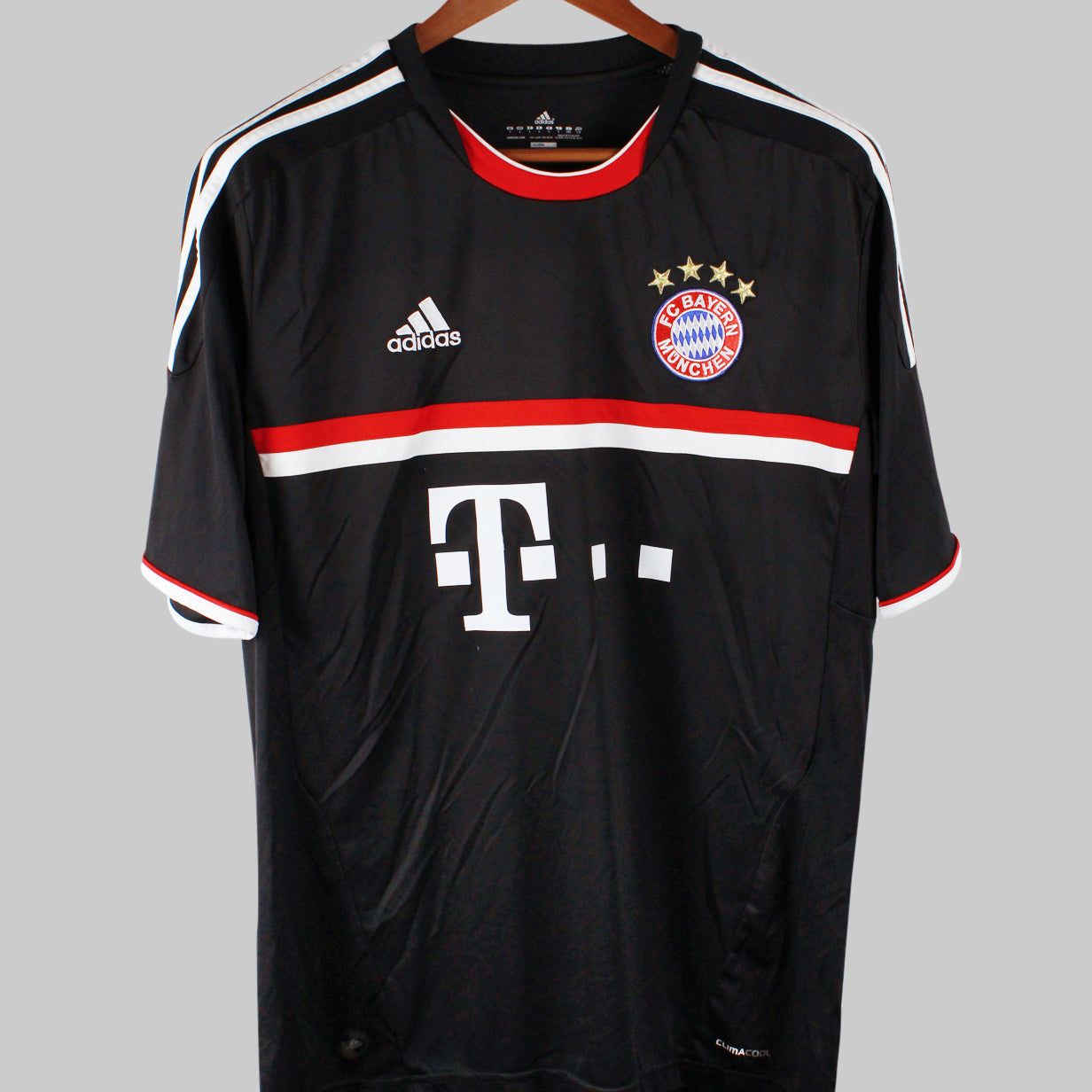 Bayern Munich 2011-12 Robben Short Sleeve Fourth Kit (L)