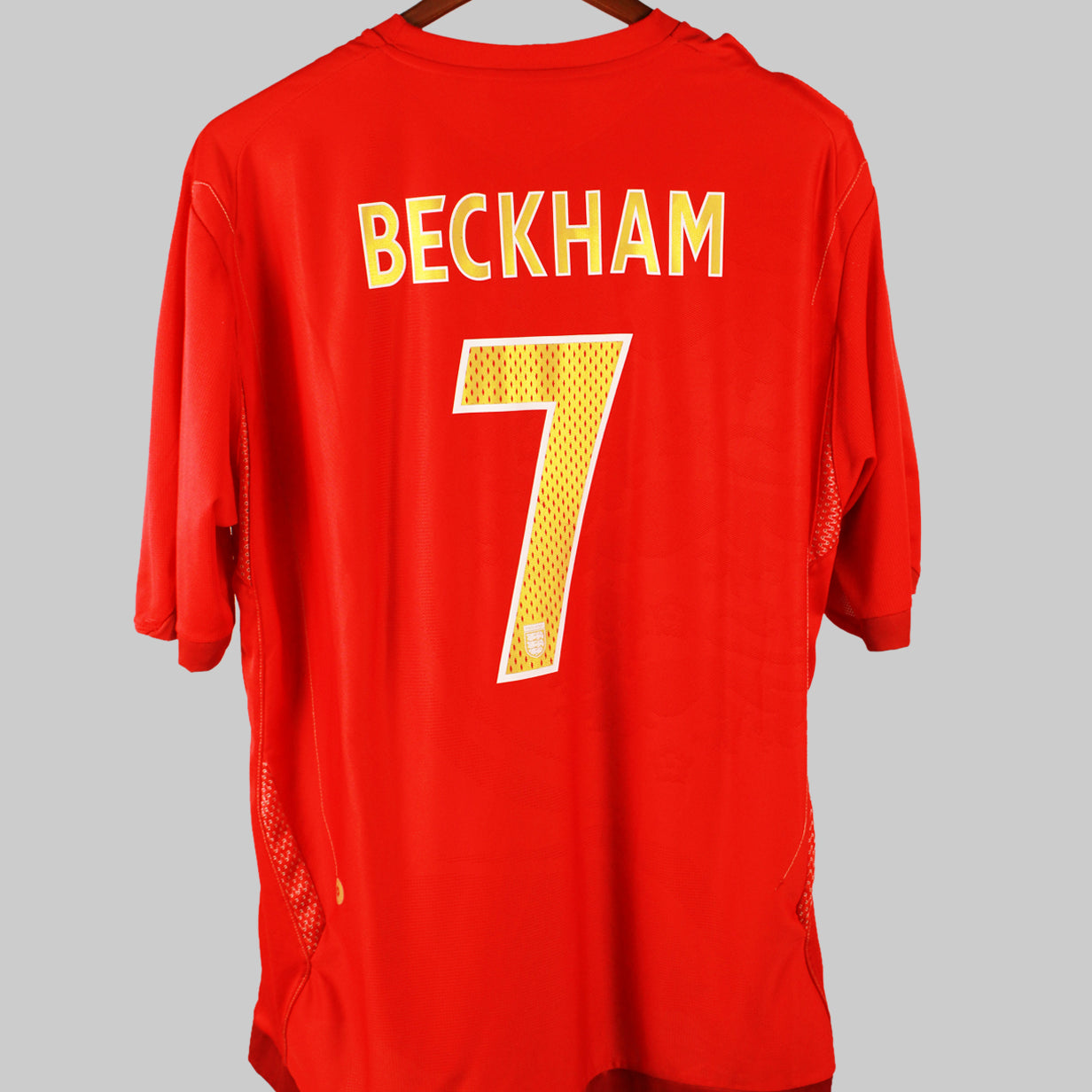 England 2006-07 Beckham Short Sleeve Away Kit (2XL)