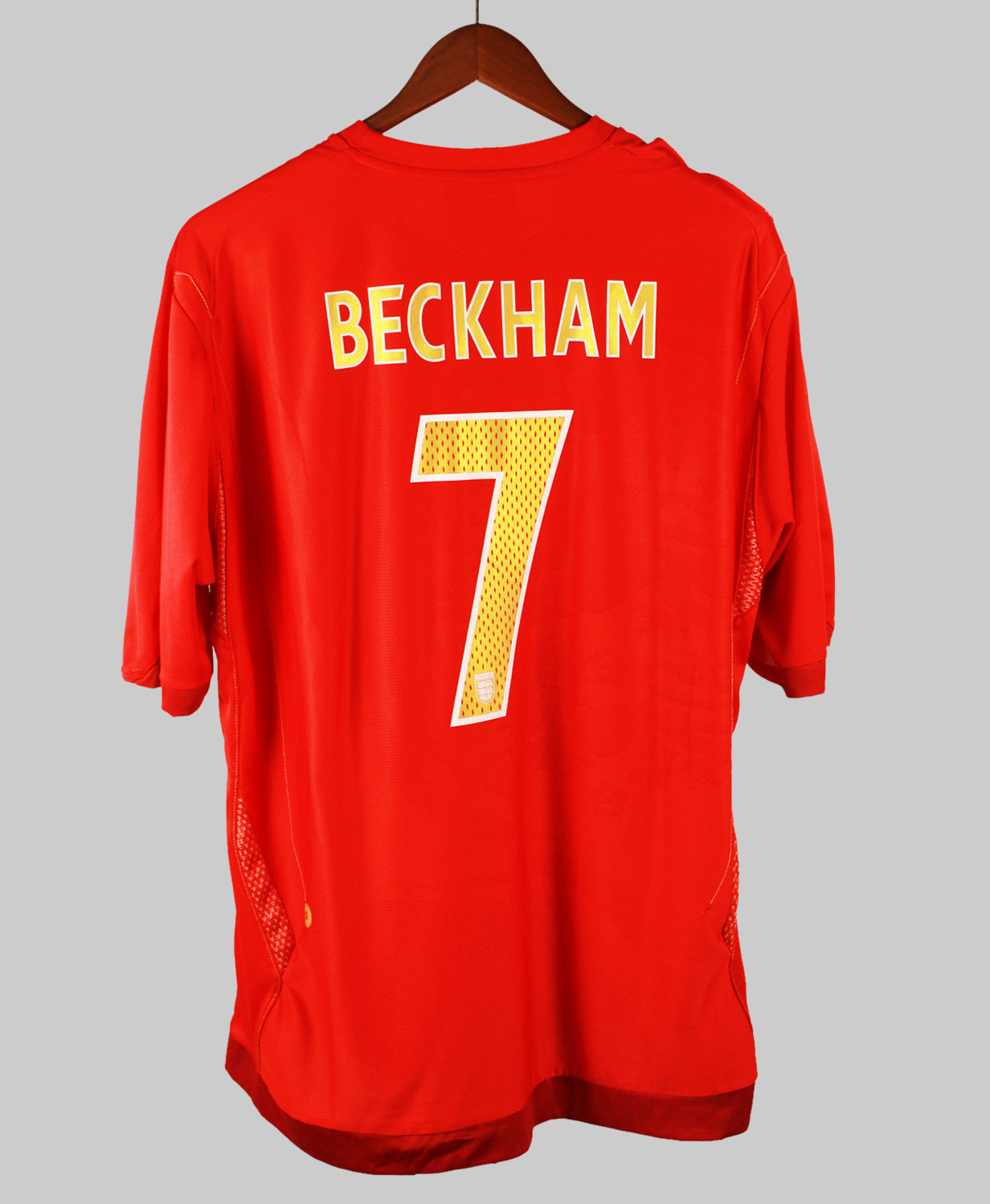 England 2006-07 Beckham Short Sleeve Away Kit (2XL)