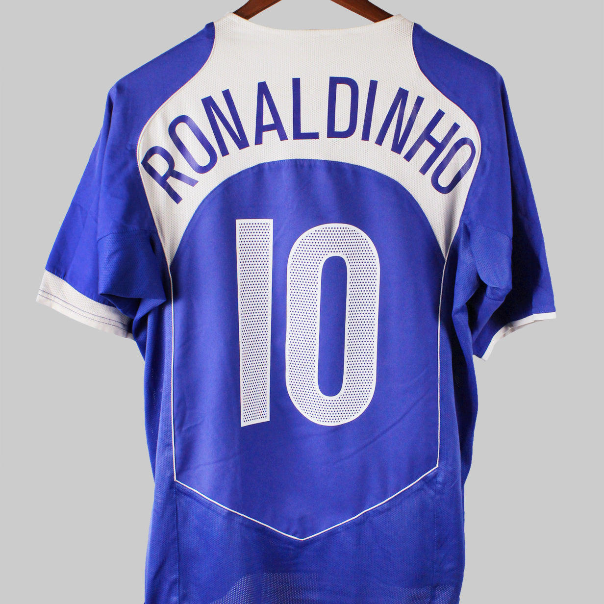 Brazil 2004-05 Ronaldinho Short Sleeve Away Kit (M)