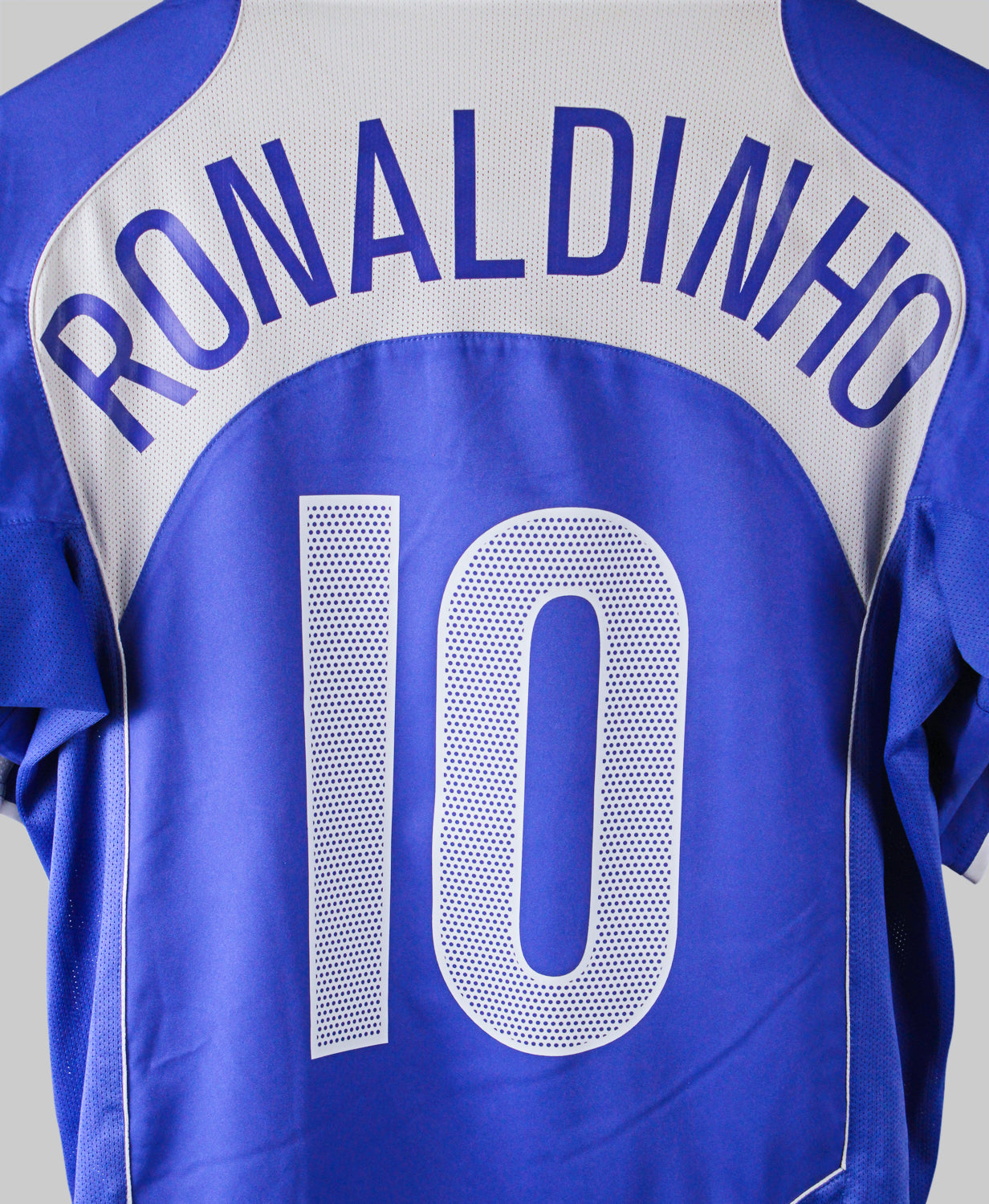 Brazil 2004-05 Ronaldinho Short Sleeve Away Kit (M)