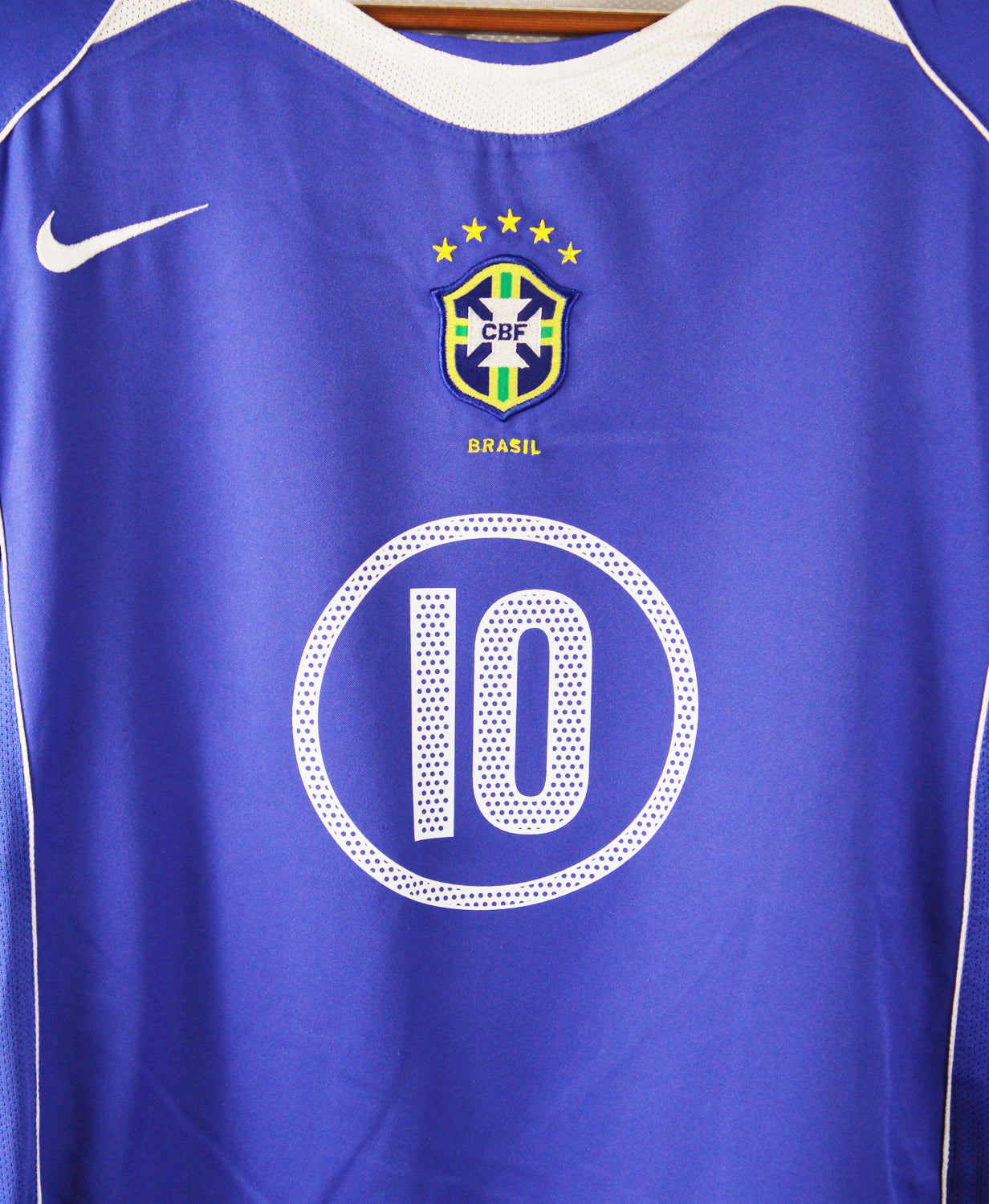 Brazil 2004-05 Ronaldinho Short Sleeve Away Kit (M)