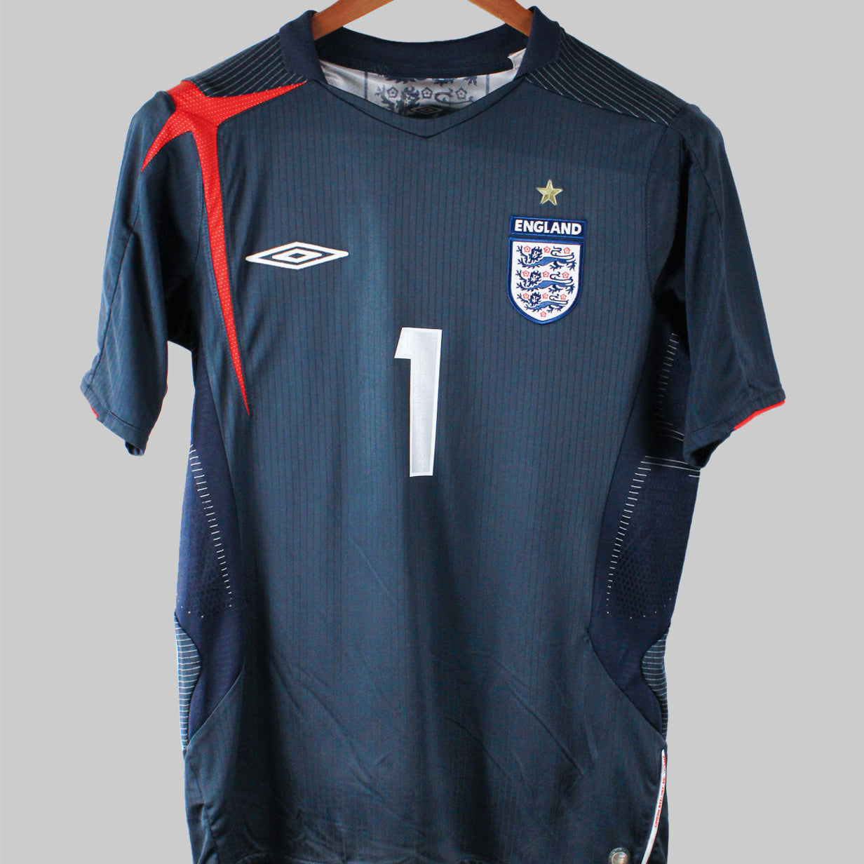 England 2005-06 Robinson Short Sleeve Goalkeeper Home Kit (S)