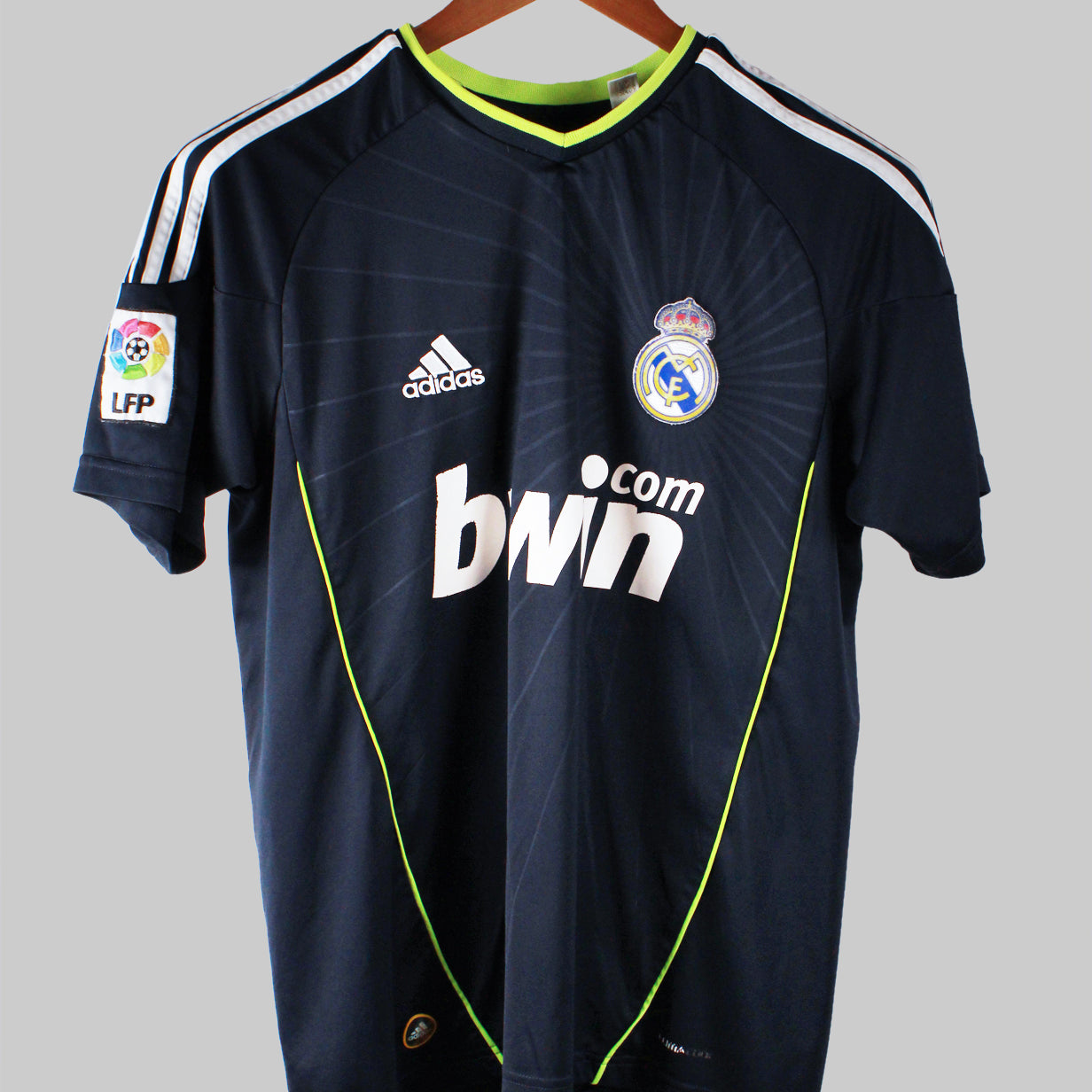 Real Madrid 2010-11 Ronaldo Short Sleeve Away Kit (M)