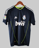 Real Madrid 2010-11 Ronaldo Short Sleeve Away Kit (M)