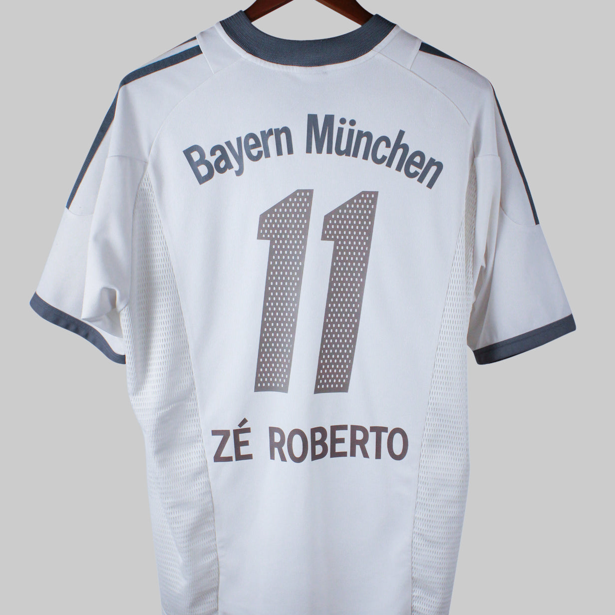 Bayern Munich 2002-03 Ze Roberto Short Sleeve Away Kit (L)