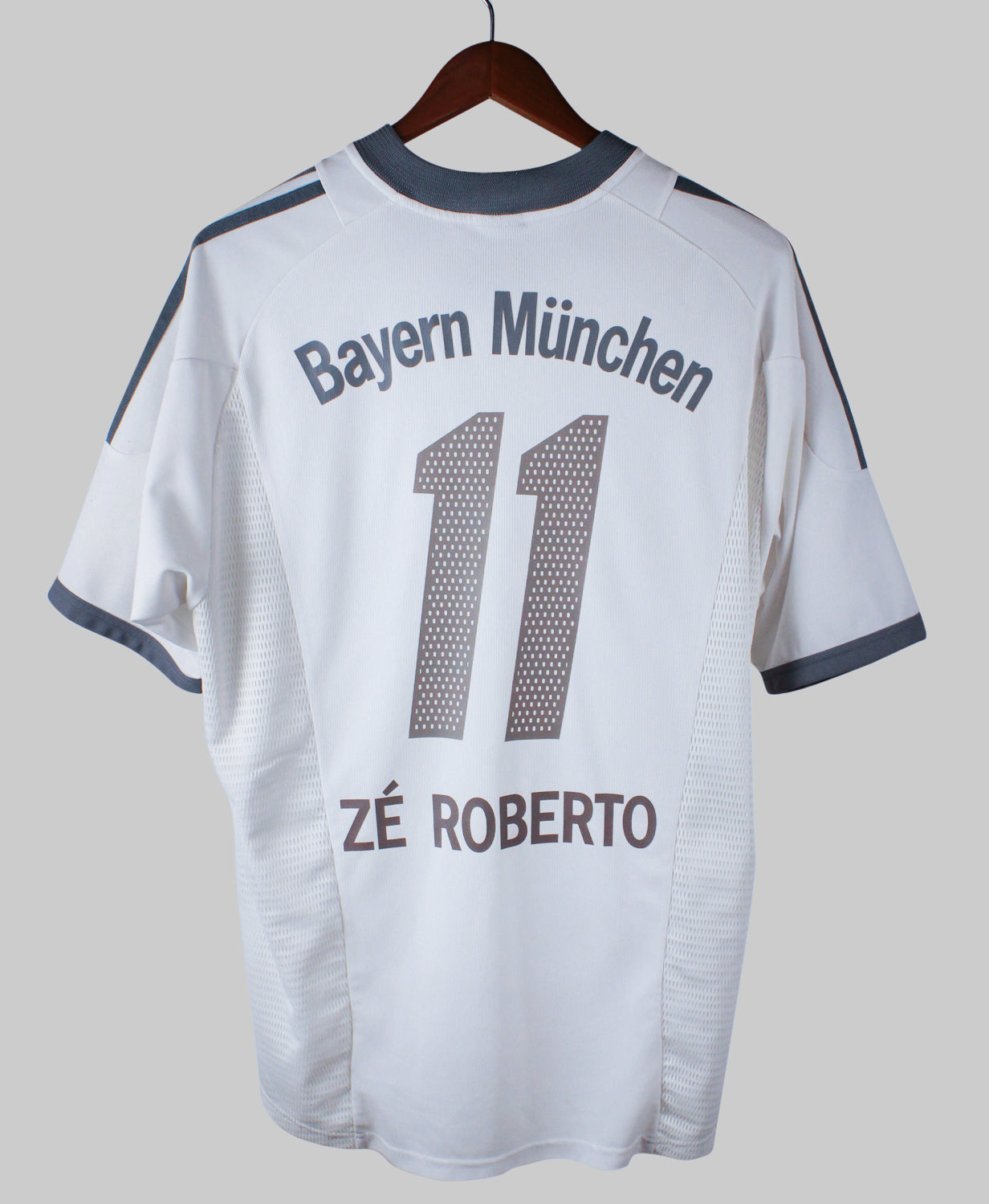 Bayern Munich 2002-03 Ze Roberto Short Sleeve Away Kit (L)