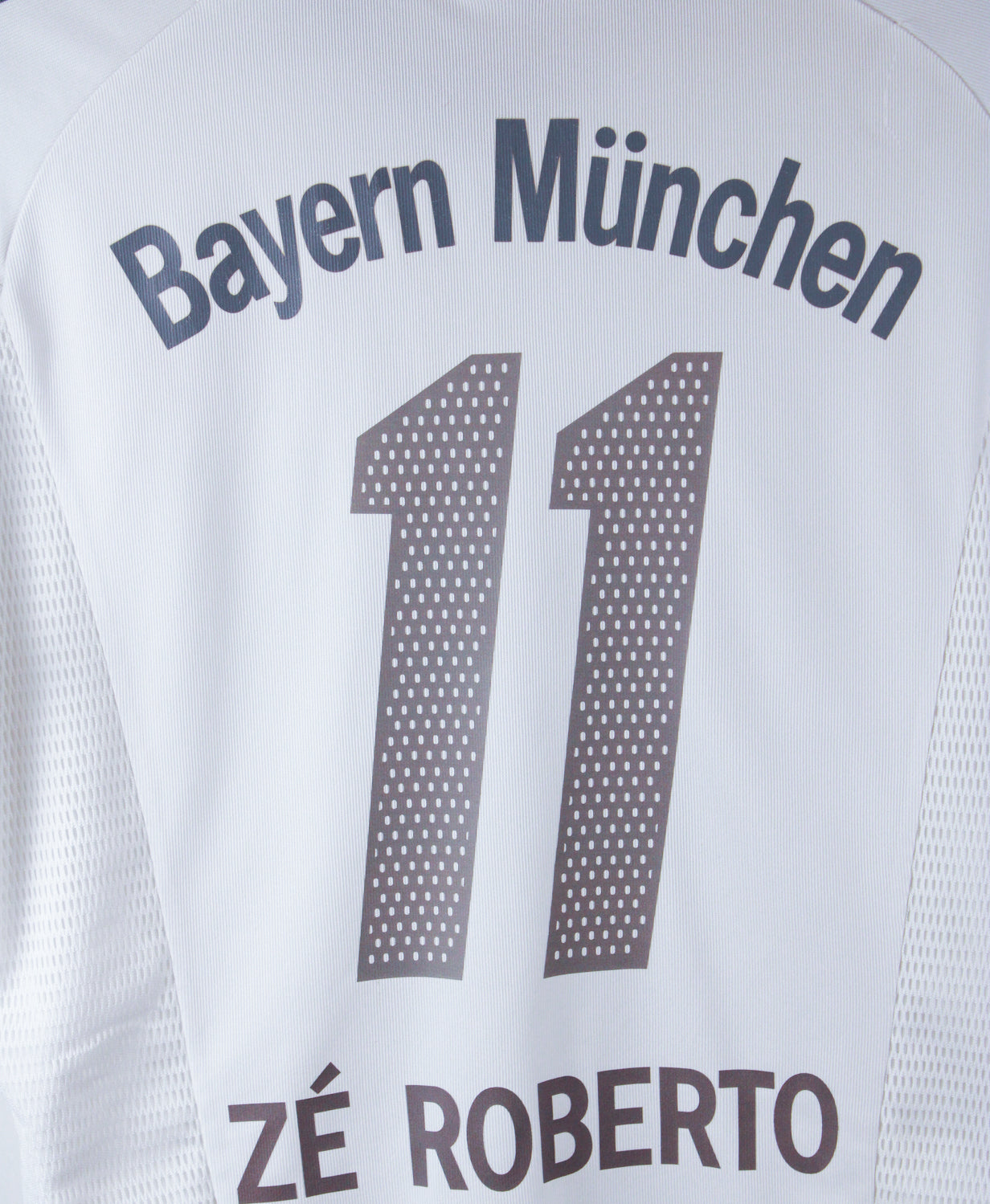 Bayern Munich 2002-03 Ze Roberto Short Sleeve Away Kit (L)