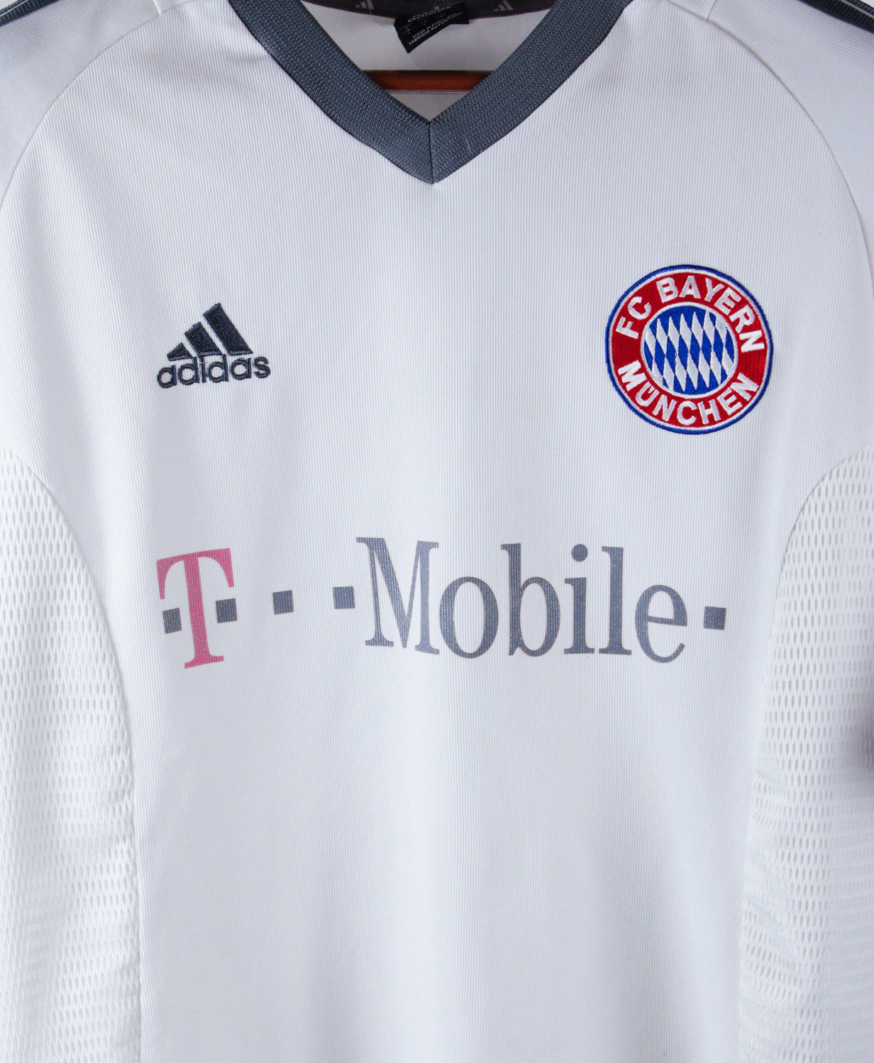 Bayern Munich 2002-03 Ze Roberto Short Sleeve Away Kit (L)