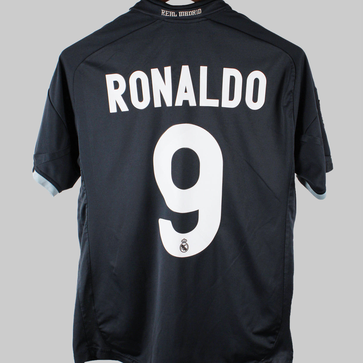 Real Madrid 2009-10 Ronaldo Short Sleeve Away Kit (M)