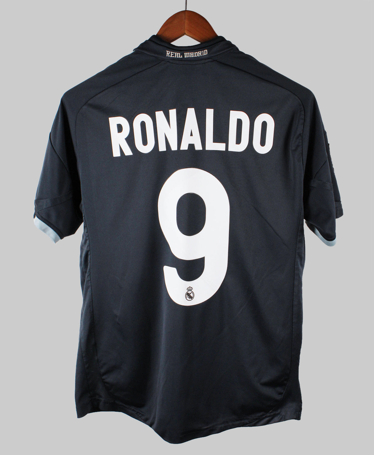 Real Madrid 2009-10 Ronaldo Short Sleeve Away Kit (M)