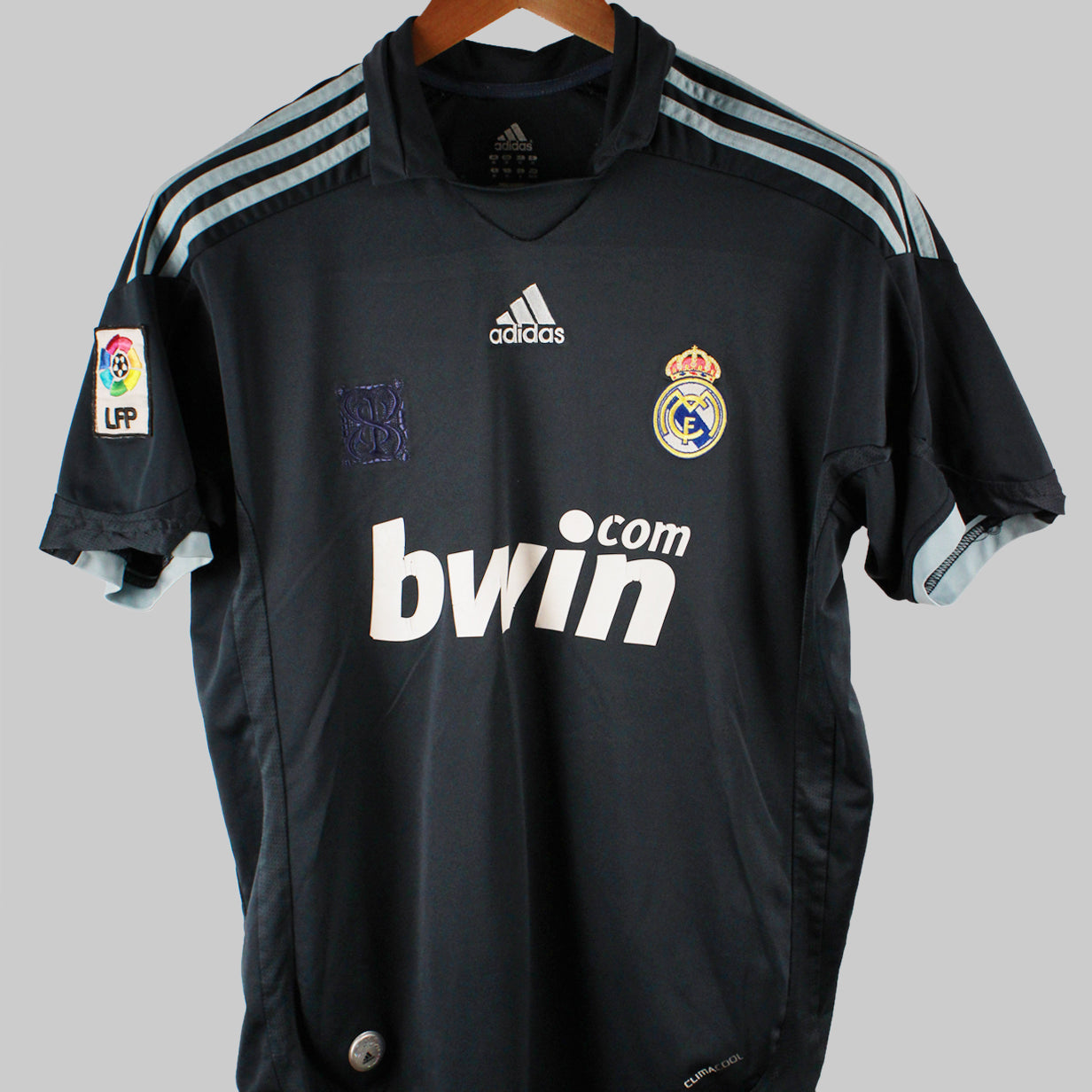 Real Madrid 2009-10 Ronaldo Short Sleeve Away Kit (M)
