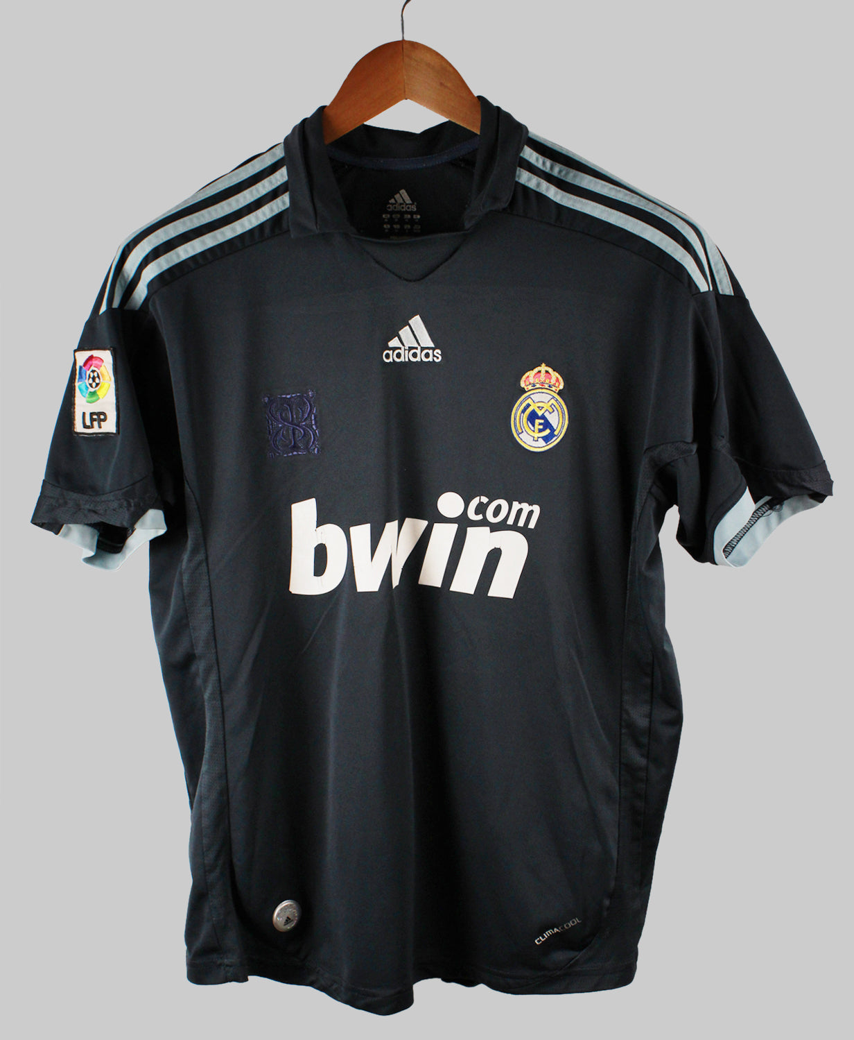 Real Madrid 2009-10 Ronaldo Short Sleeve Away Kit (M)