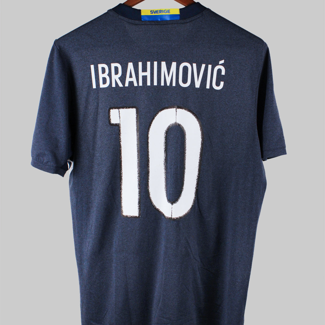 Sweden 2016-17 Ibrahimovic Short Sleeve Away Kit (M)