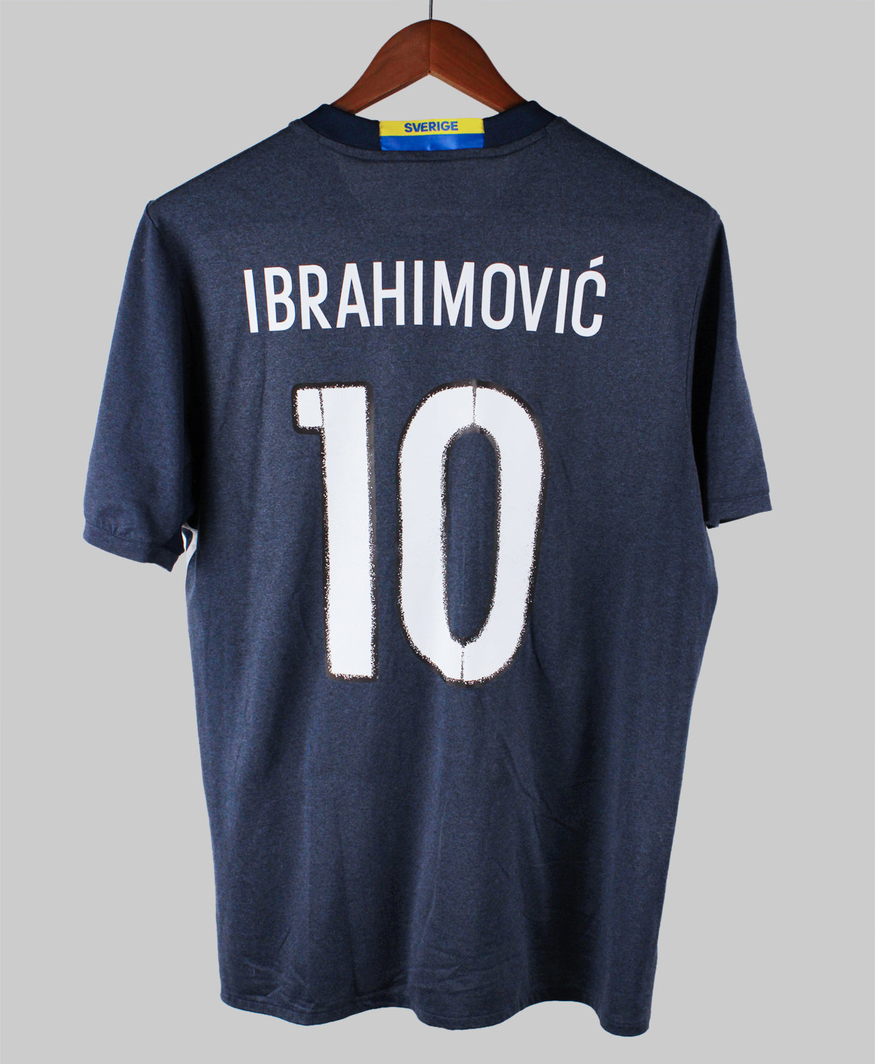 Sweden 2016-17 Ibrahimovic Short Sleeve Away Kit (M)