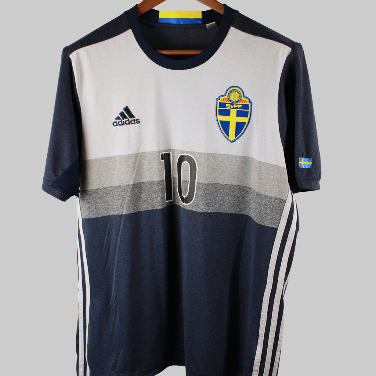 Sweden 2016-17 Ibrahimovic Short Sleeve Away Kit (M)