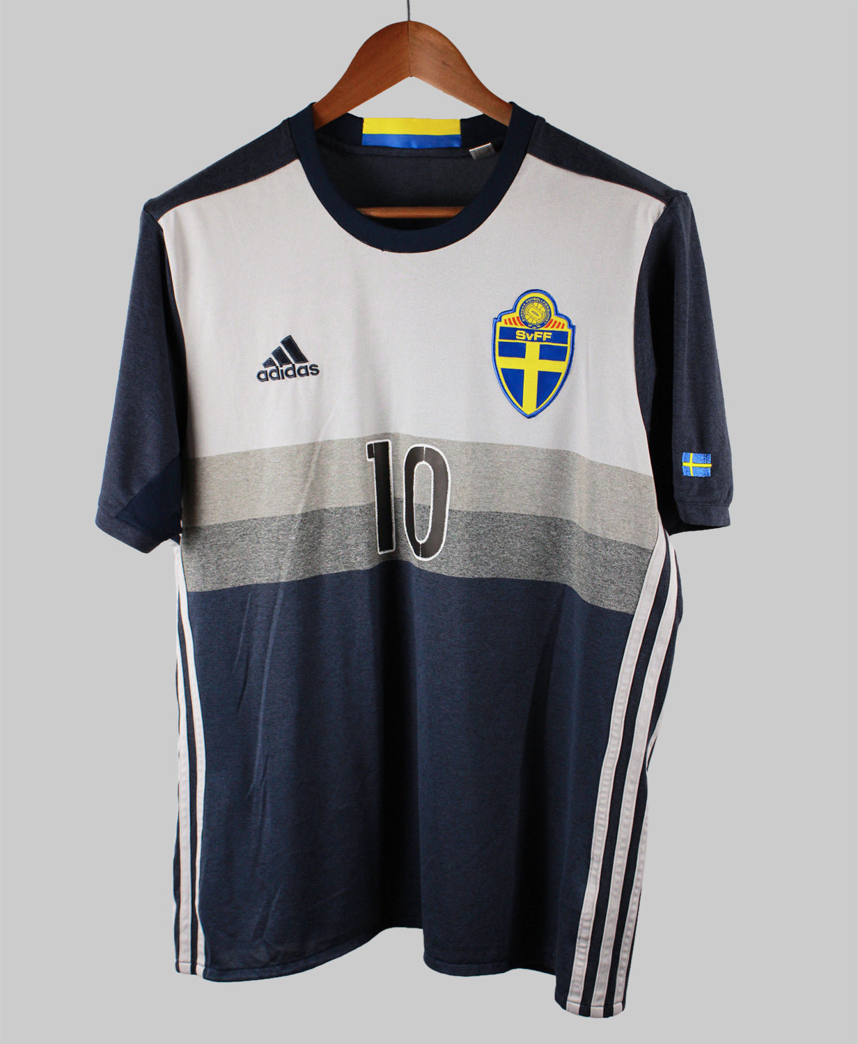 Sweden 2016-17 Ibrahimovic Short Sleeve Away Kit (M)