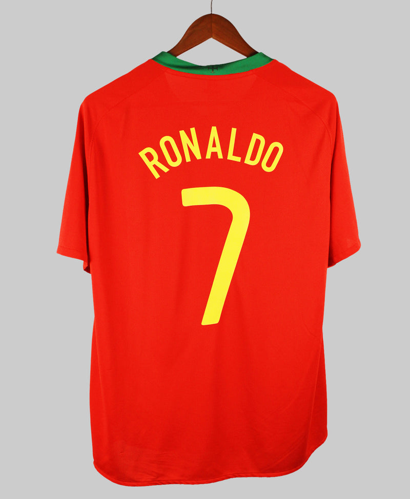 Portugal 2008-09 Ronaldo Short Sleeve Home Kit (L)
