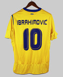 Sweden 2005-06 Ibrahimovic Short Sleeve Home Kit (L)