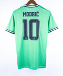 Real Madrid 2019-20 Modric Third Kit (XL)
