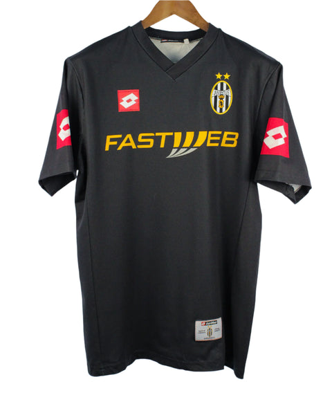 Juventus 2001-02 Montero Away Kit (M)