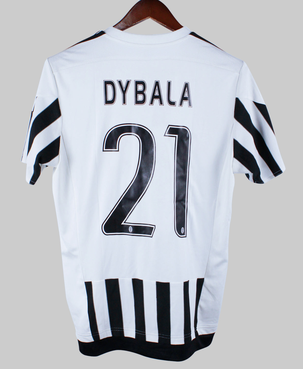 Juventus 2015-16 Dybala Home Kit (M)