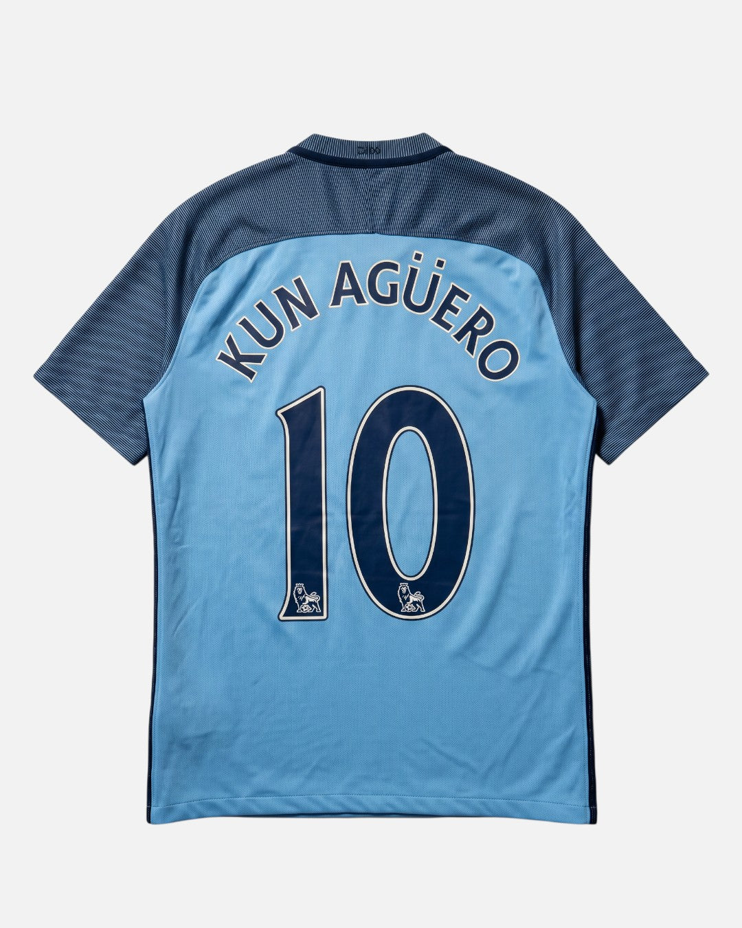 Manchester City 2016-17 Aguero home vintage football shirt, size M.