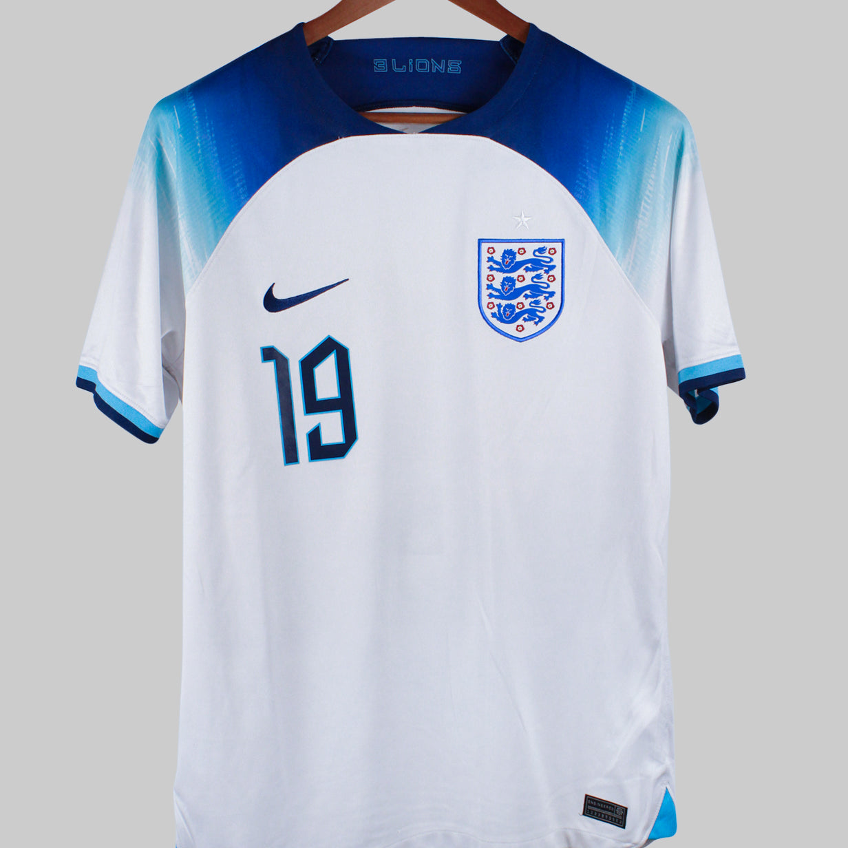 England 2022-23 Mount Home Kit (M)