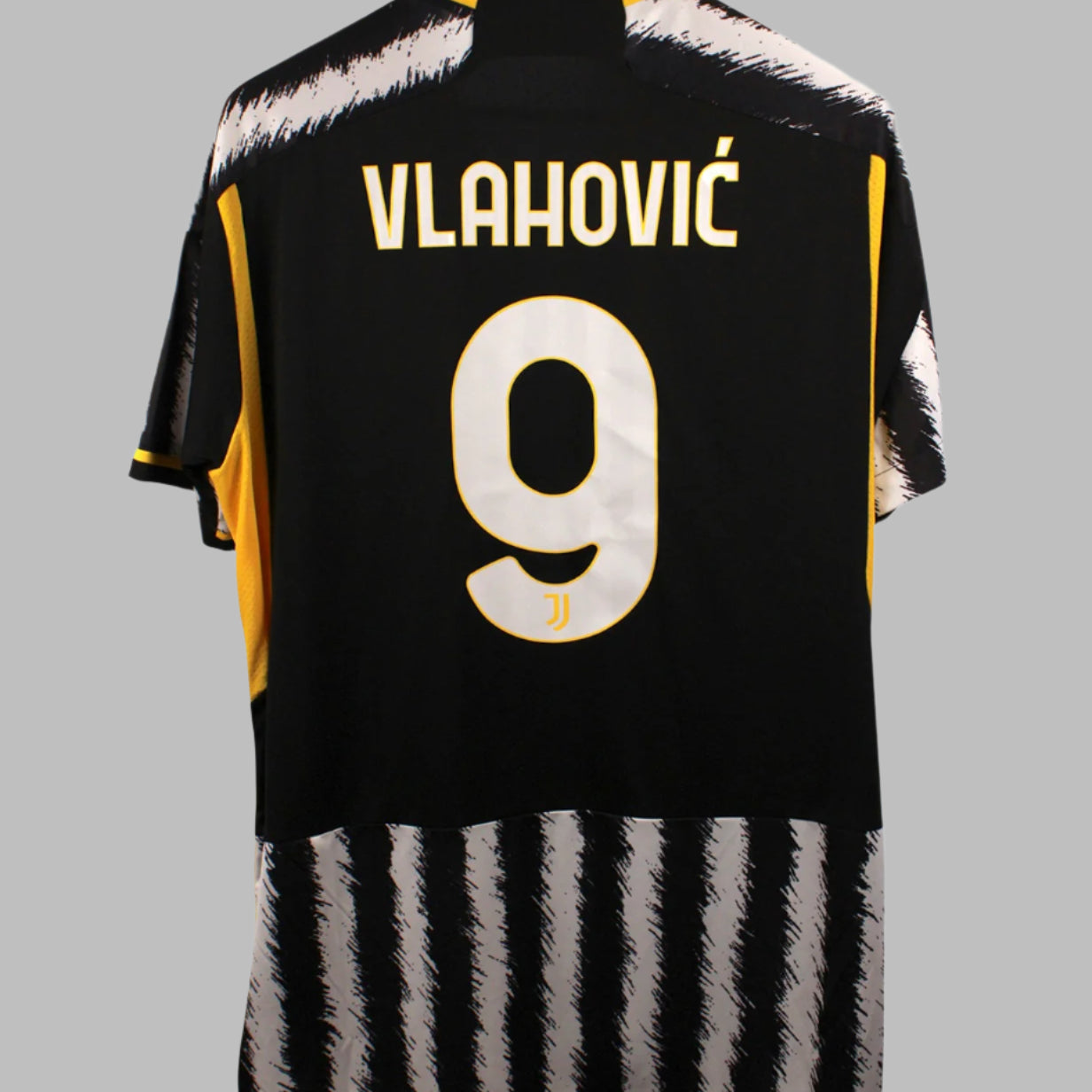 Juventus 2023-24 Vlahovic Home jersey