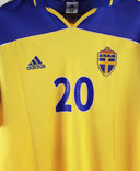 Sweden 2000-01 Larson Home Kit (L)
