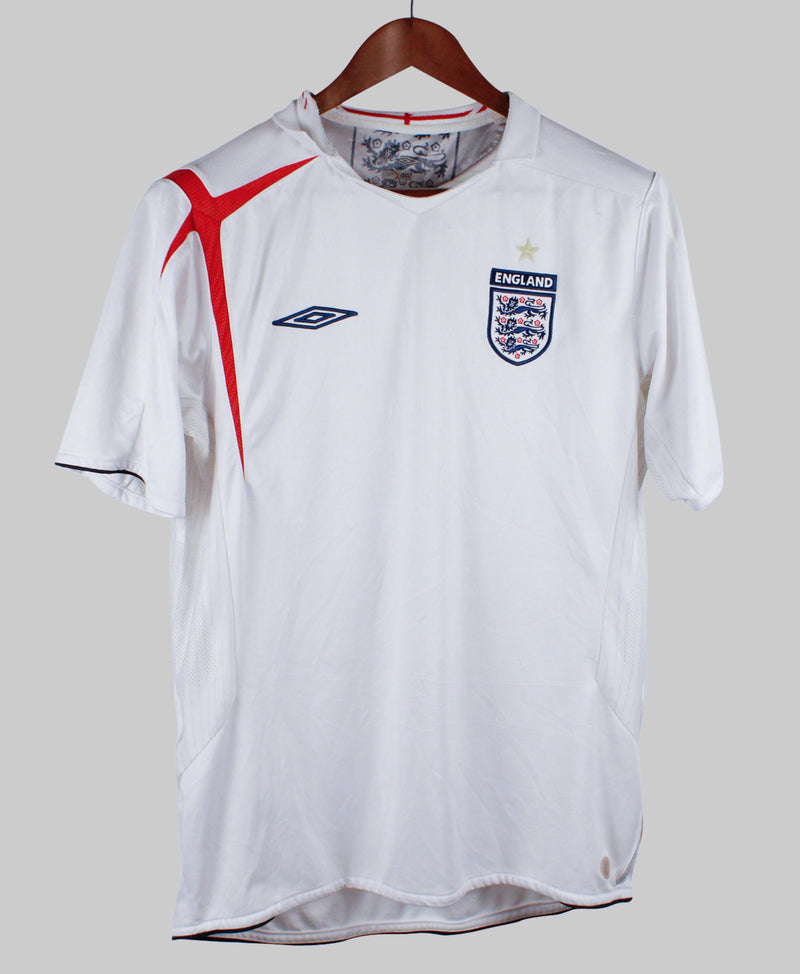 England 2005-06 Home Kit (L)
