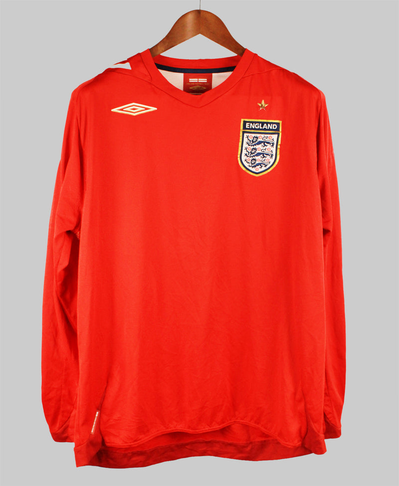 England 2006-07 long sleeve away vintage football shirt, size XL.