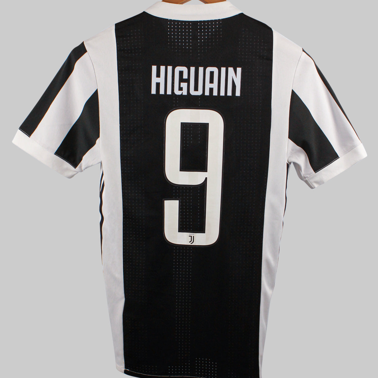 Juventus 2017-18 Higuain Player Issue Home Kit (S)