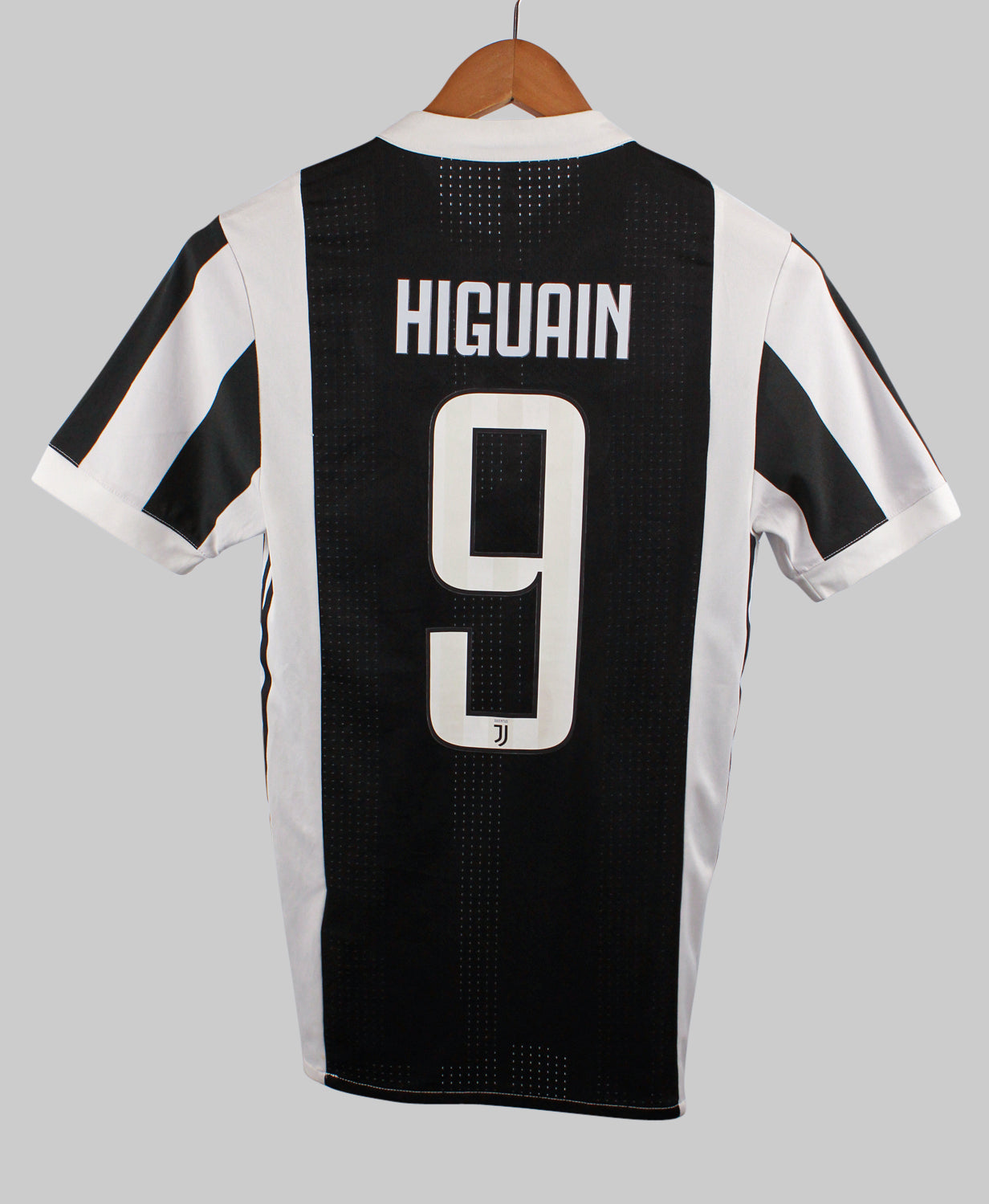 Juventus 2017-18 Higuain Player Issue Home Kit (S)