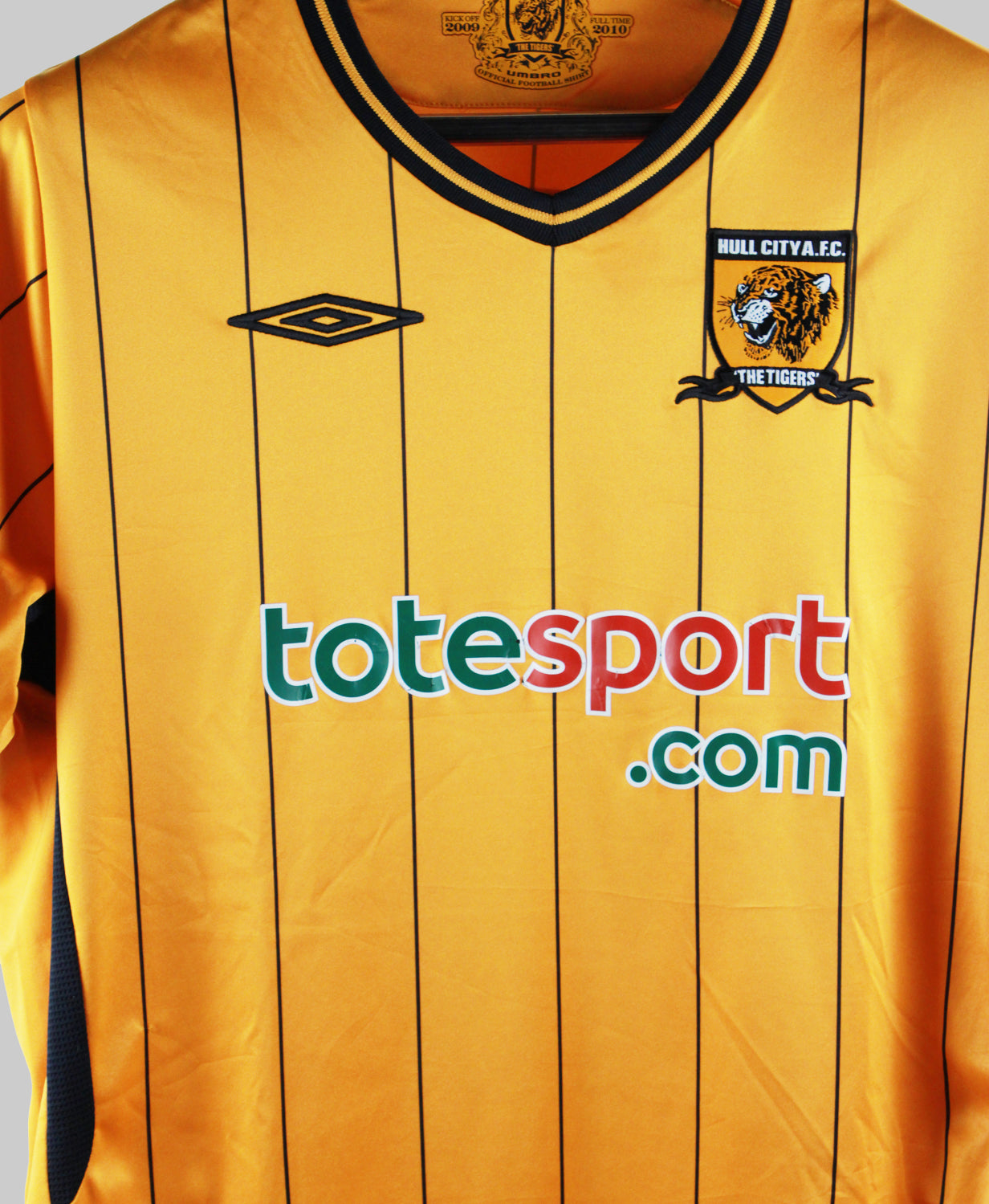Hull City 2009-10 Altidore Home Kit (M)