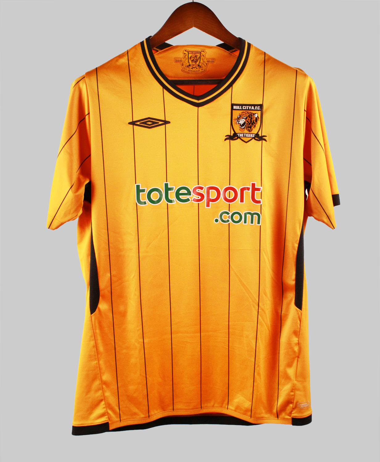 Hull City 2009-10 Altidore Home Kit (M)